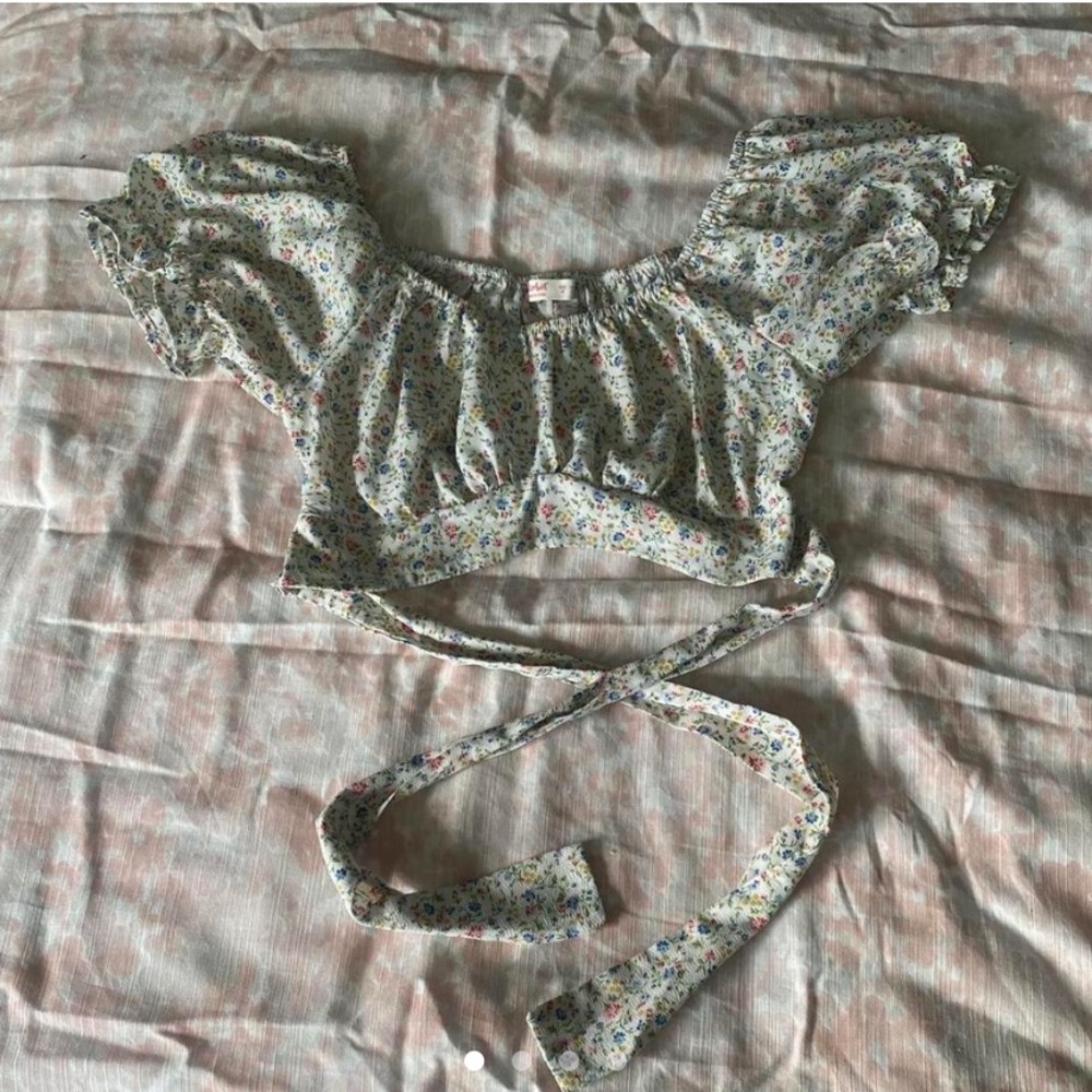 Floral puff sleeve crop top size small perfect condition